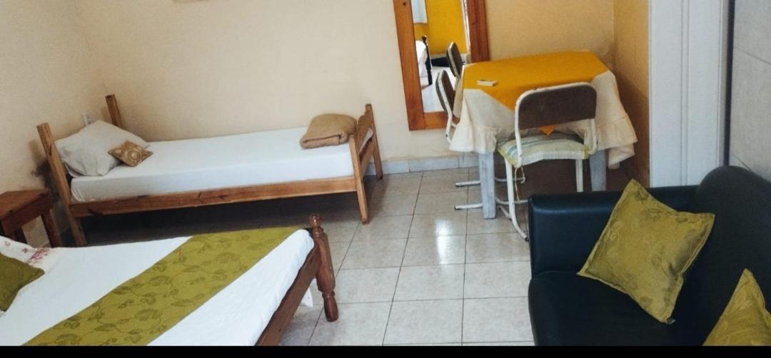 Hostel Damaris Puerto Iguazú Habitación foto